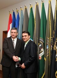 Slika topvijesti/godina2010/ozujak/bih 18_03_2010/18_03_karamarko_i_ahmetovic.jpg